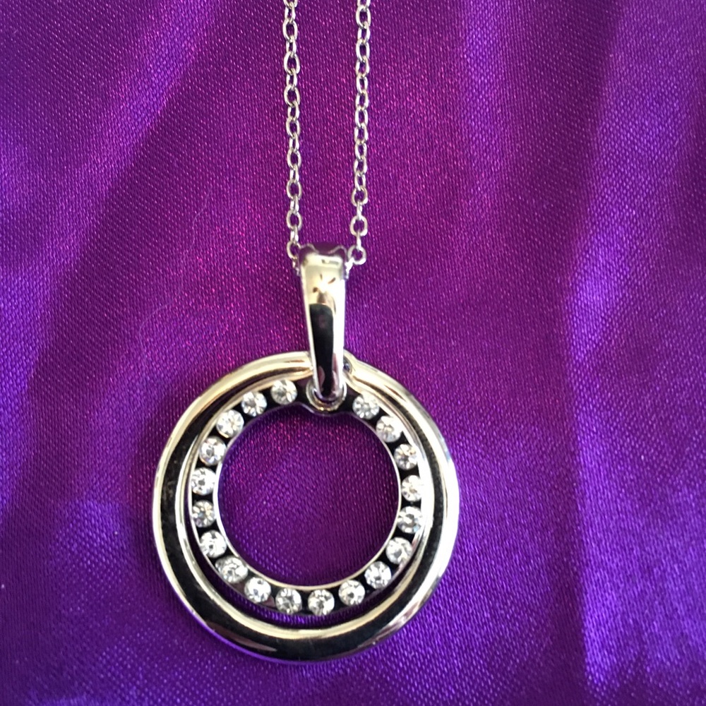 Circle charm necklace